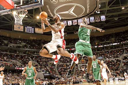  福克斯闪电突破锁定胜局国王主场力擒开拓者